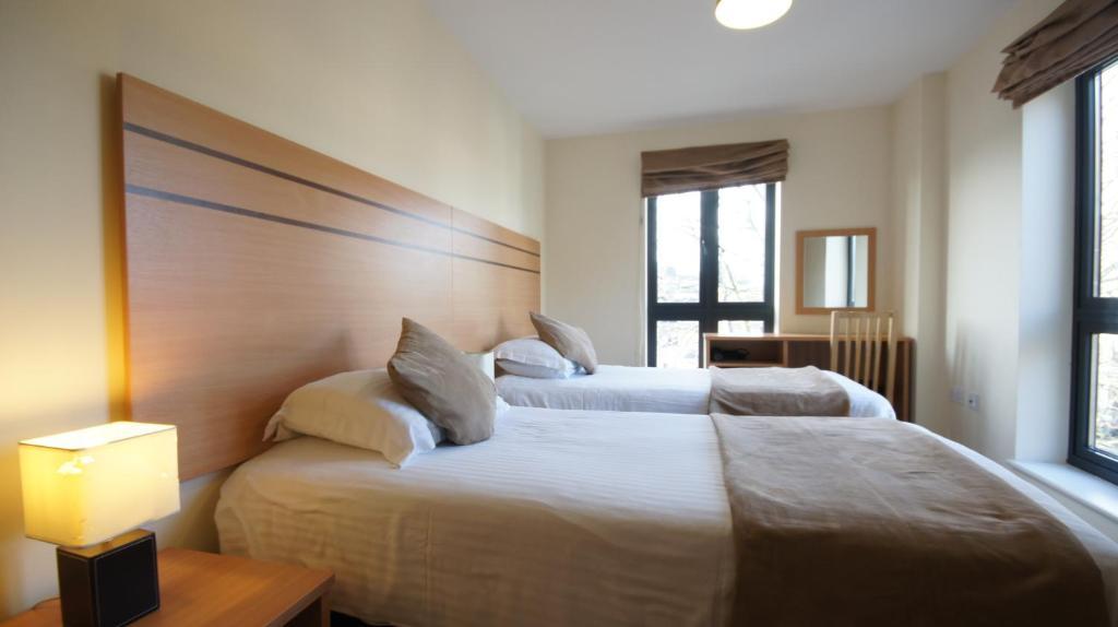 Crompton Court Apartments London Room photo
