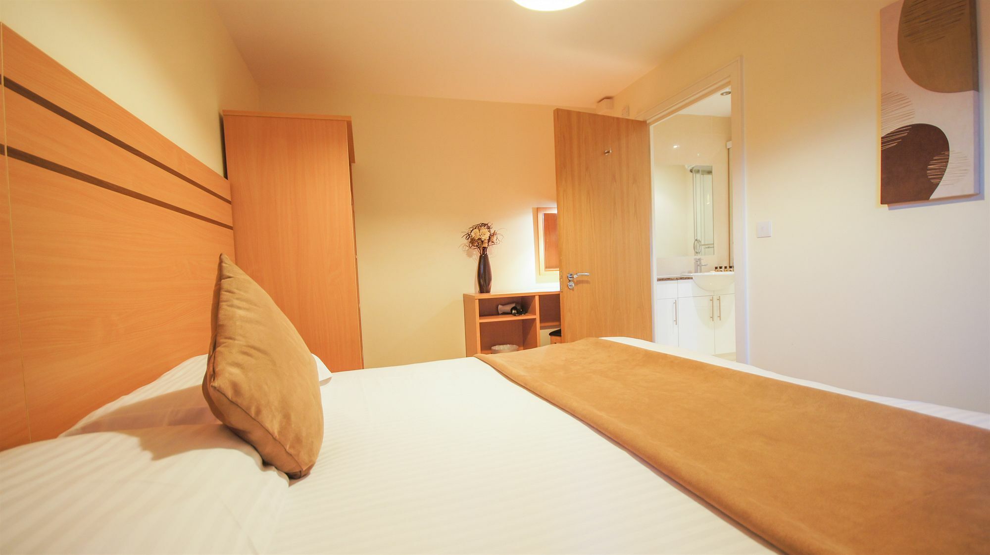 Crompton Court Apartments London Exterior photo